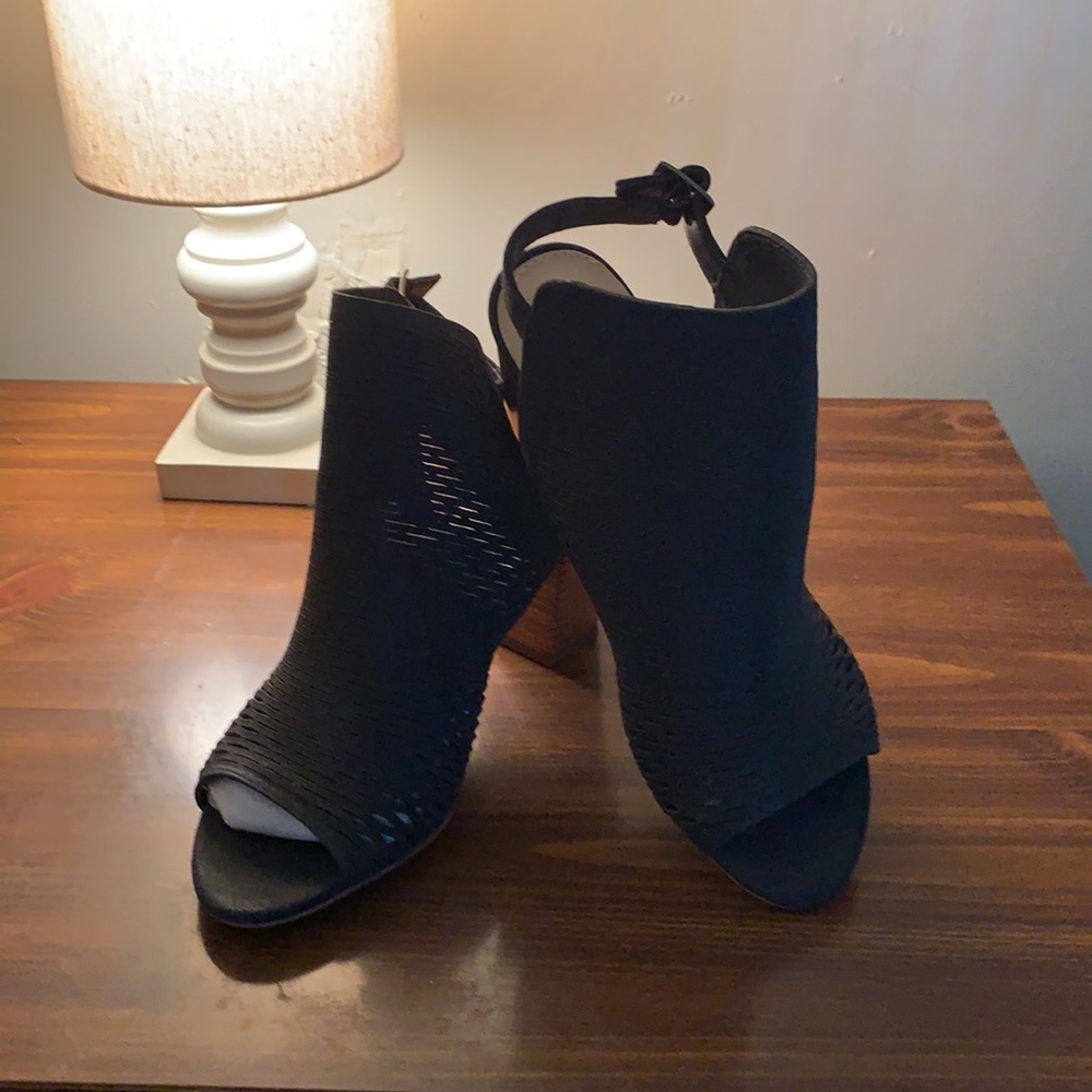 Vince Camuto Navy Shoes, size 7.5